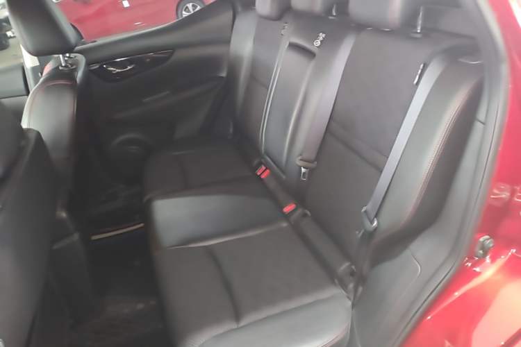 Used Nissan Qashqai 2017 2.0L CVT Smart Enjoyment Version China V Standard Left Rear Seat