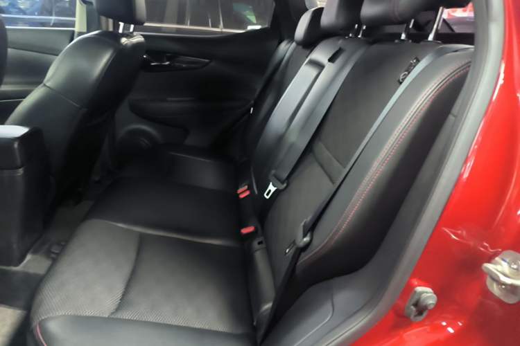 Used Nissan Qashqai 2017 2.0L CVT Smart Enjoyment Version China V Standard Left Rear Seat