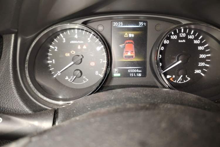 Used Nissan Qashqai 2017 2.0L CVT Elite Edition China V Standard Odometer Close Up