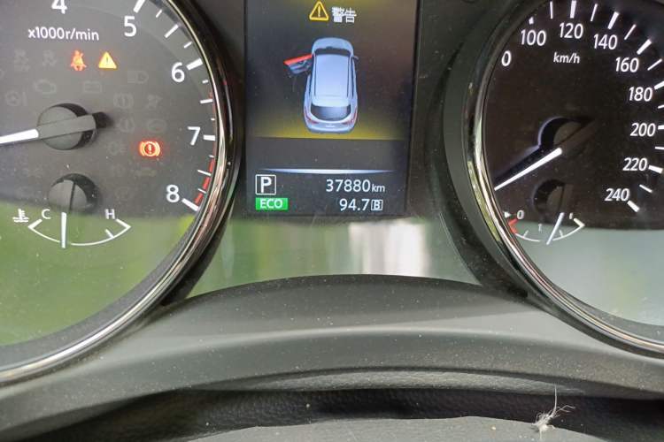 Used Nissan Qashqai 2017 2.0L CVT Luxury Edition China V Standard Odometer Close Up