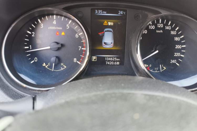 Used Nissan Qashqai 2017 2.0L CVT Smart Enjoyment Version China V Standard Odometer Close Up