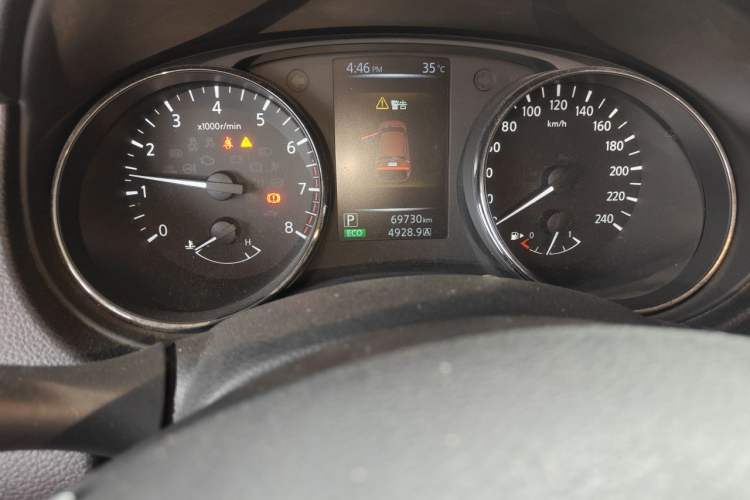 Used Nissan Qashqai 2017 2.0L CVT Smart Enjoyment Version China V Standard Odometer Close Up
