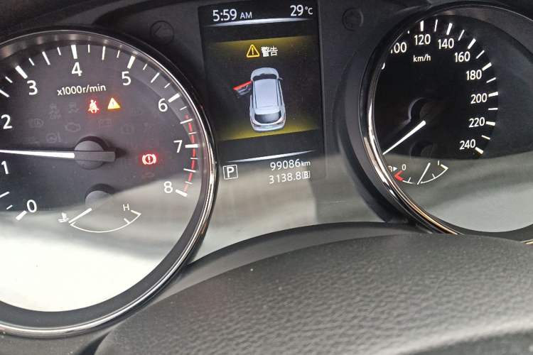 Used Nissan Qashqai 2017 2.0L CVT Elite Edition China V Standard Odometer Close Up