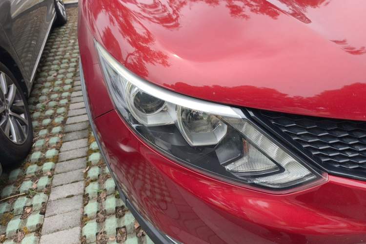 Used Nissan Qashqai 2017 2.0L CVT Luxury Edition China V Standard Right Front Headlight