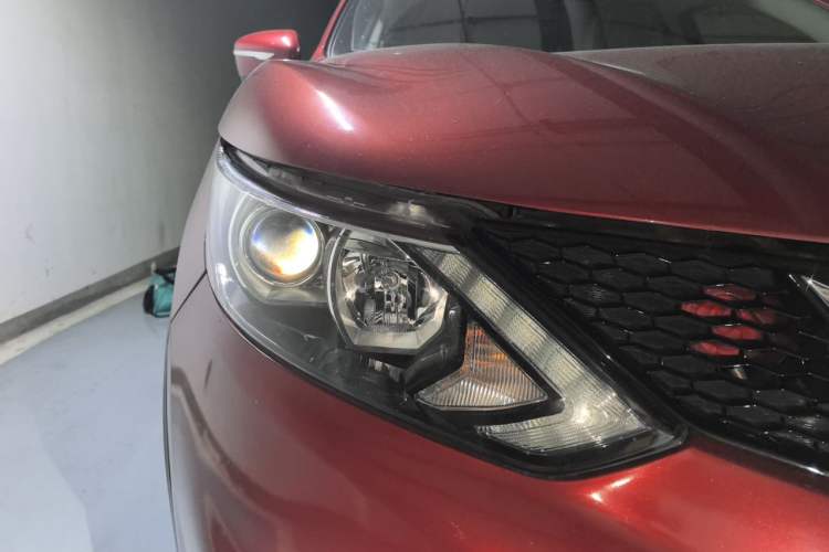 Used Nissan Qashqai 2017 2.0L CVT Luxury Edition China V Standard Right Front Headlight