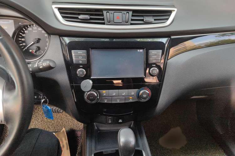 Used Nissan Qashqai 2017 2.0L CVT Smart Enjoyment Version China V Standard Audio And AC Panel
