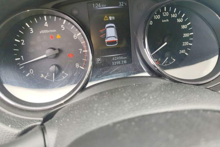 Used Nissan Qashqai 2017 2.0L CVT Elite Edition China V Standard Odometer Close Up