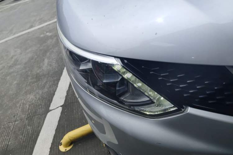 Used Nissan Qashqai 2017 2.0L CVT Elite Edition China V Standard Right Front Headlight