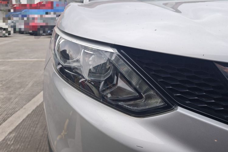 Used Nissan Qashqai 2017 2.0L CVT Elite Edition China V Standard Right Front Headlight
