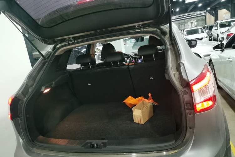Used Nissan Qashqai 2017 2.0L CVT Smart Enjoyment Version China V Standard Trunk