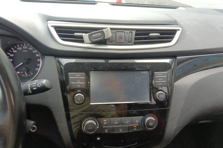 Used Nissan Qashqai 2017 2.0L CVT Smart Enjoyment Version China V Standard Audio And AC Panel