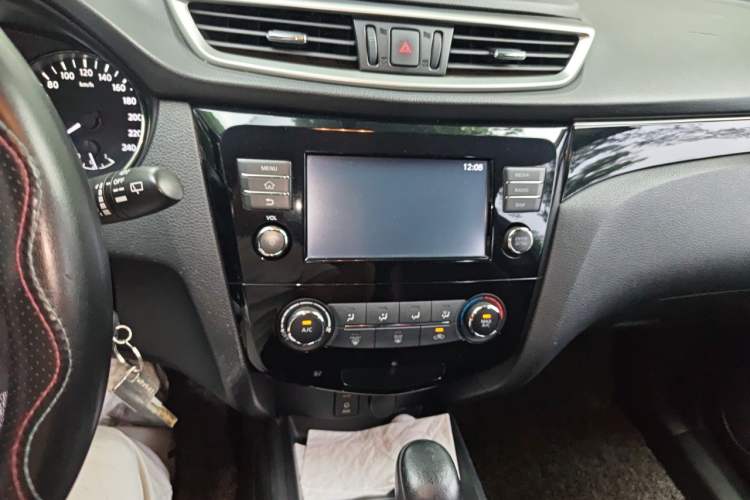 Used Nissan Qashqai 2017 2.0L CVT Smart Enjoyment Version China V Standard Audio And AC Panel