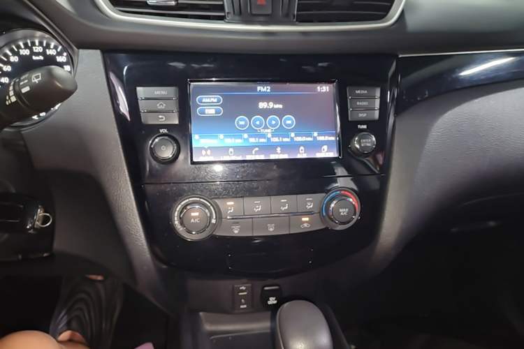 Used Nissan Qashqai 2017 2.0L CVT Smart Enjoyment Version China V Standard Audio And AC Panel