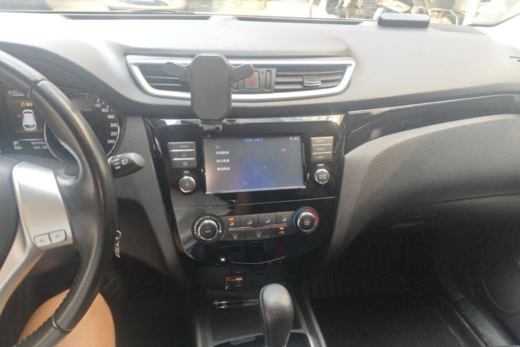 Used Nissan Qashqai 2017 2.0L CVT Smart Enjoyment Version China V Standard Audio And AC Panel