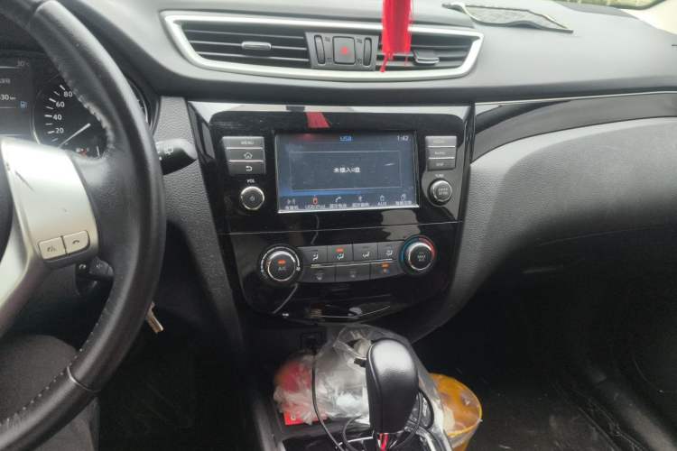 Used Nissan Qashqai 2017 2.0L CVT Smart Enjoyment Version China V Standard Audio And AC Panel