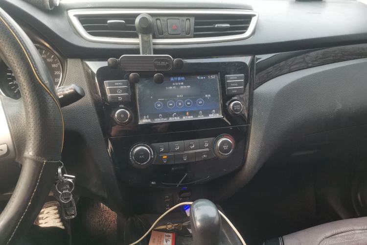 Used Nissan Qashqai 2017 2.0L CVT Elite Edition China V Standard Audio And AC Panel