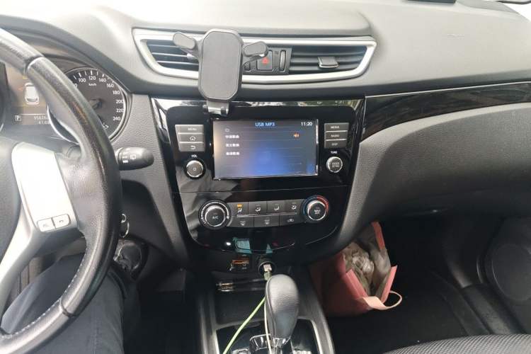 Used Nissan Qashqai 2017 2.0L CVT Smart Enjoyment Version China V Standard Audio And AC Panel