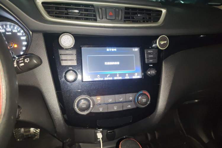Used Nissan Qashqai 2017 2.0L CVT Elite Edition China V Standard Audio And AC Panel
