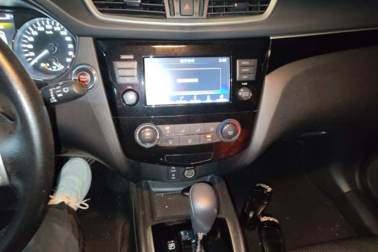 Used Nissan Qashqai 2017 2.0L CVT Luxury Edition China V Standard Audio And AC Panel