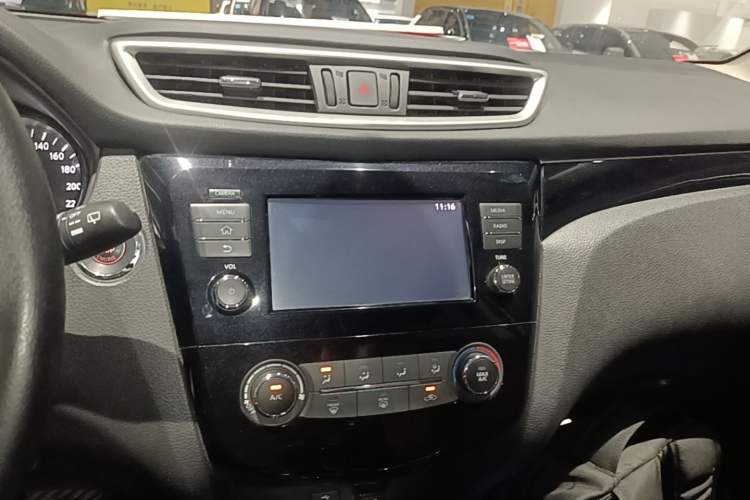 Used Nissan Qashqai 2017 2.0L CVT Luxury Edition China V Standard Audio And AC Panel