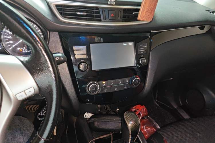 Used Nissan Qashqai 2017 2.0L CVT Smart Enjoyment Version China V Standard Audio And AC Panel