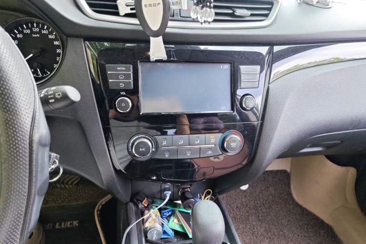 Used Nissan Qashqai 2017 2.0L CVT Elite Edition China V Standard Audio And AC Panel