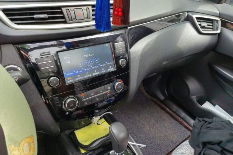 Used Nissan Qashqai 2017 2.0L CVT Luxury Edition China V Standard Audio And AC Panel