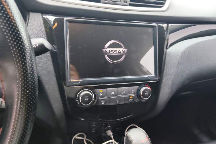 Used Nissan Qashqai 2017 2.0L CVT Elite Edition China V Standard Audio And AC Panel