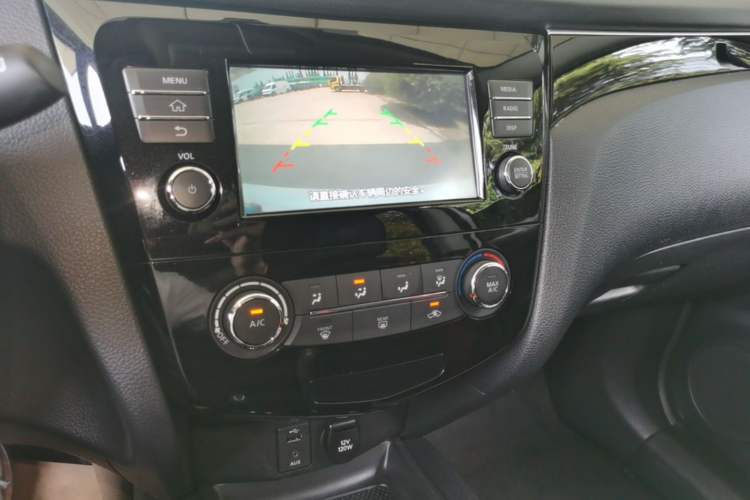 Used Nissan Qashqai 2017 2.0L CVT Smart Enjoyment Version China V Standard Audio And AC Panel