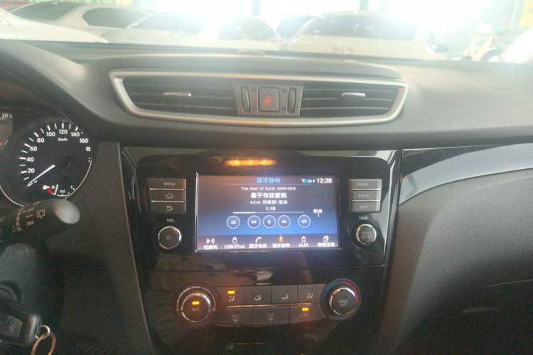 Used Nissan Qashqai 2017 2.0L CVT Elite Edition China V Standard Audio And AC Panel