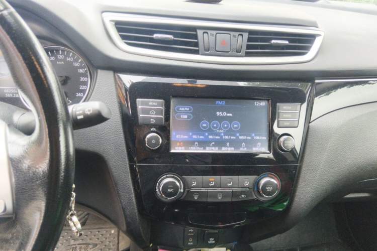 Used Nissan Qashqai 2017 2.0L CVT Smart Enjoyment Version China V Standard Audio And AC Panel