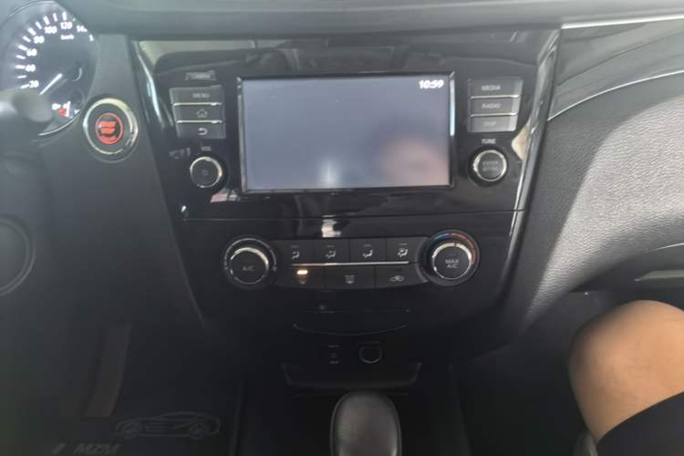 Used Nissan Qashqai 2017 2.0L CVT Luxury Edition China V Standard Audio And AC Panel