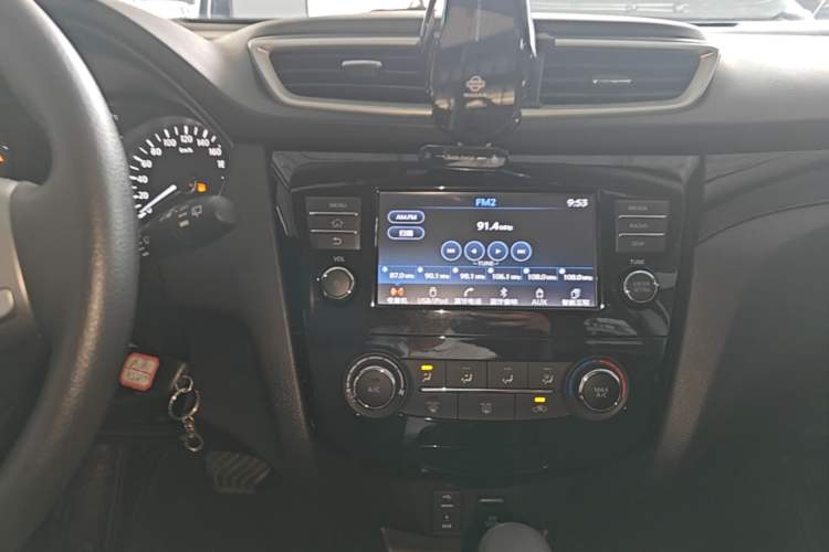 Used Nissan Qashqai 2017 2.0L CVT Elite Edition China VI Standard Audio And AC Panel