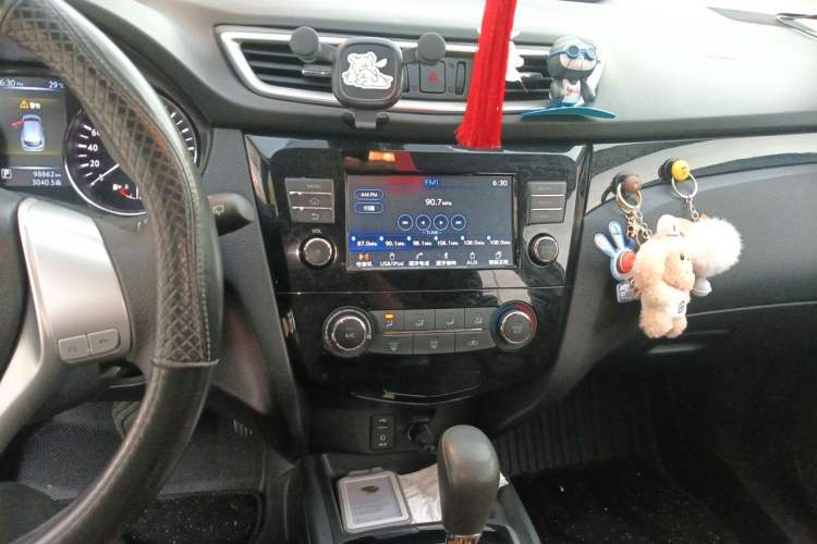 Used Nissan Qashqai 2017 2.0L CVT Elite Edition China V Standard Audio And AC Panel