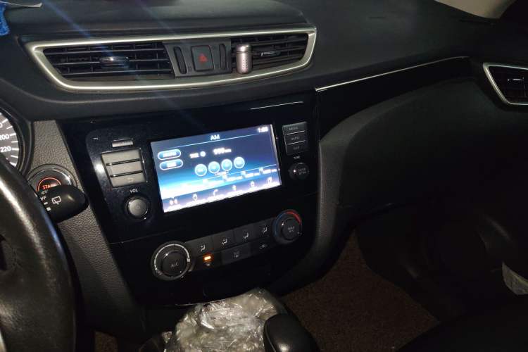 Used Nissan Qashqai 2017 2.0L CVT Luxury Edition China V Standard Audio And AC Panel
