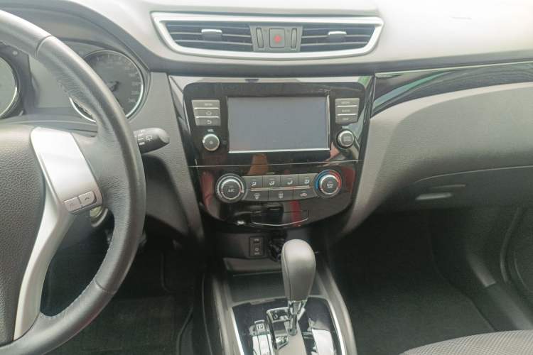 Used Nissan Qashqai 2017 2.0L CVT Smart Enjoyment Version China V Standard Audio And AC Panel