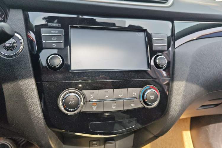 Used Nissan Qashqai 2017 2.0L CVT Luxury Edition China V Standard Audio And AC Panel