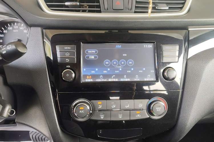 Used Nissan Qashqai 2017 2.0L CVT Smart Enjoyment Version China V Standard Audio And AC Panel