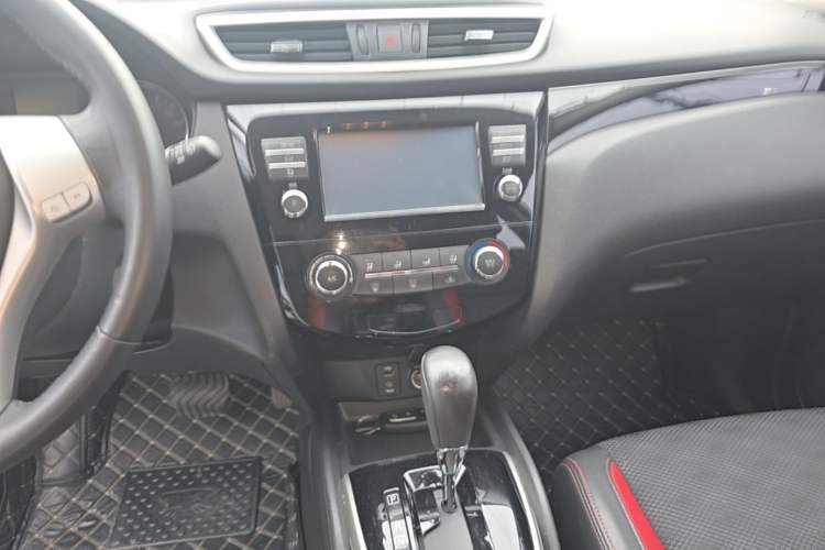 Used Nissan Qashqai 2017 2.0L CVT Smart Enjoyment Version China V Standard Audio And AC Panel