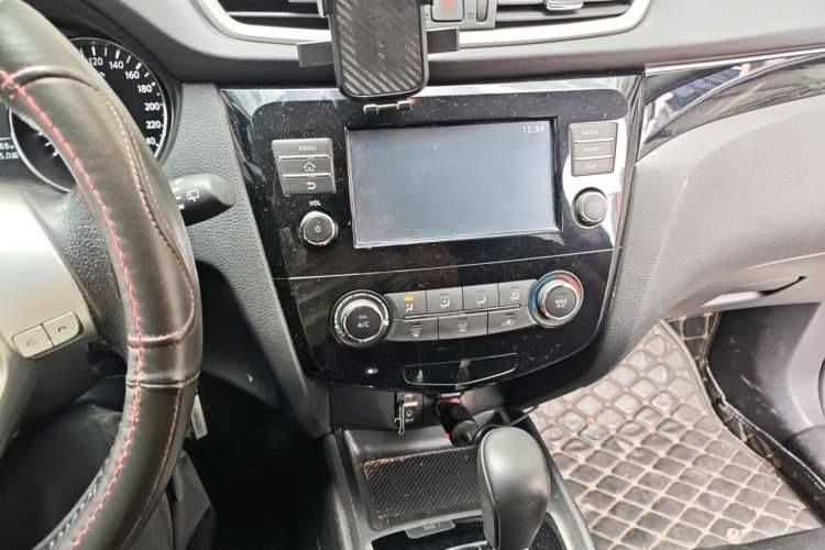Used Nissan Qashqai 2017 2.0L CVT Smart Enjoyment Version China V Standard Audio And AC Panel