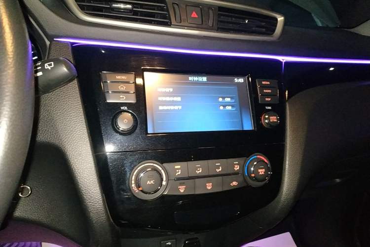 Used Nissan Qashqai 2017 2.0L CVT Smart Enjoyment Version China V Standard Audio And AC Panel