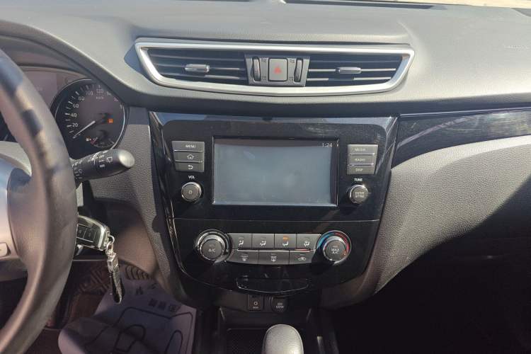 Used Nissan Qashqai 2017 2.0L CVT Smart Enjoyment Version China VI Standard Audio And AC Panel