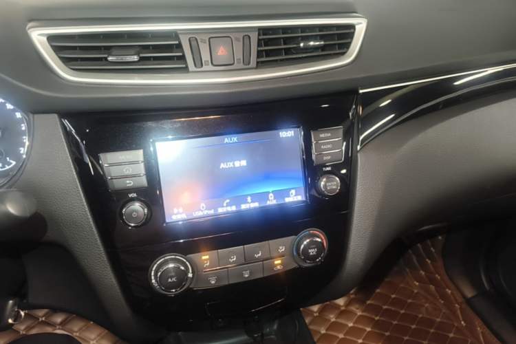 Used Nissan Qashqai 2017 2.0L CVT Smart Enjoyment Version China V Standard Audio And AC Panel