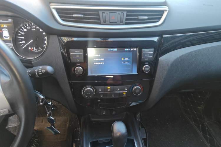 Used Nissan Qashqai 2017 2.0L CVT Smart Enjoyment Version China V Standard Audio And AC Panel