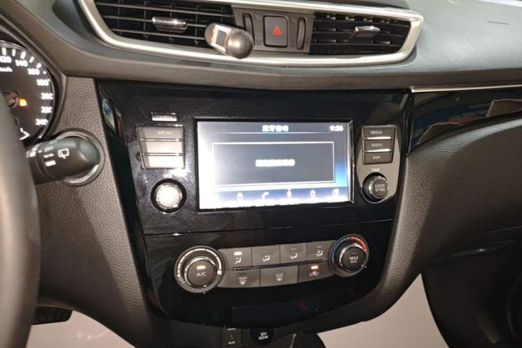 Used Nissan Qashqai 2017 2.0L CVT Luxury Edition China VI Standard Audio And AC Panel