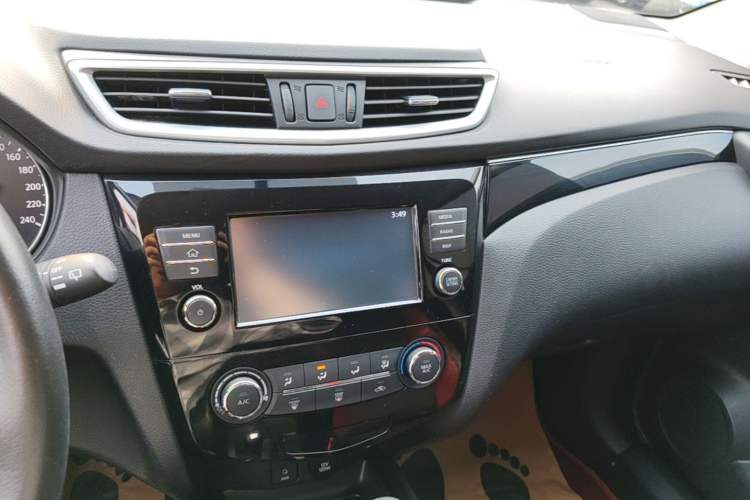 Used Nissan Qashqai 2017 2.0L CVT Smart Enjoyment Version China VI Standard Audio And AC Panel