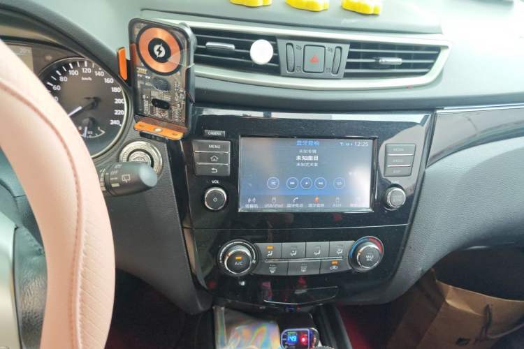 Used Nissan Qashqai 2017 2.0L CVT Luxury Edition China V Standard Audio And AC Panel