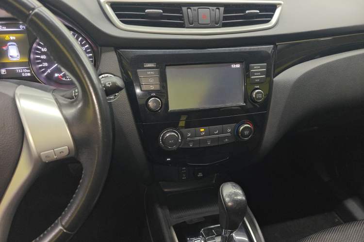 Used Nissan Qashqai 2017 2.0L CVT Luxury Edition China V Standard Audio And AC Panel