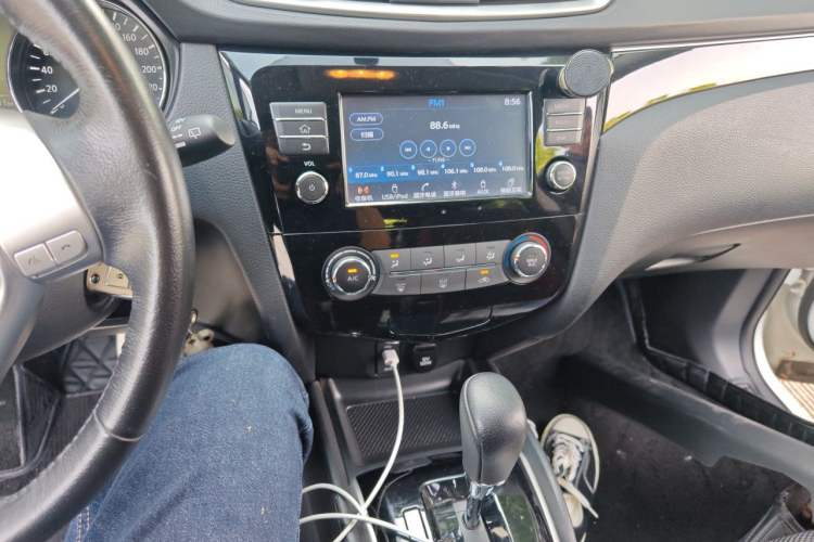 Used Nissan Qashqai 2017 2.0L CVT Smart Enjoyment Version China V Standard Audio And AC Panel