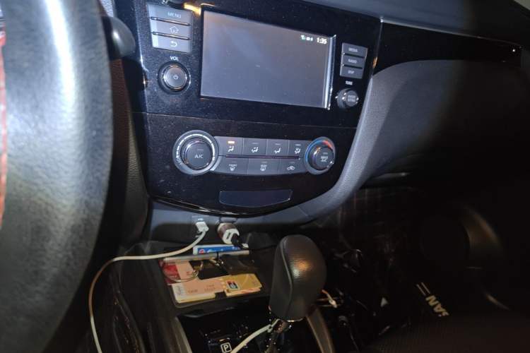 Used Nissan Qashqai 2017 2.0L CVT Smart Enjoyment Version China V Standard Audio And AC Panel
